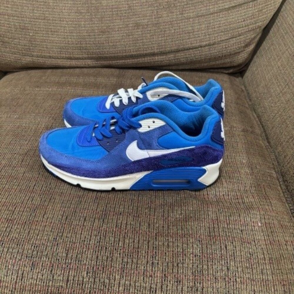 Nike Air Max 90 Blue Boys/Youth Size 6 5quivalent to Womens Size 7.5 (Like New)